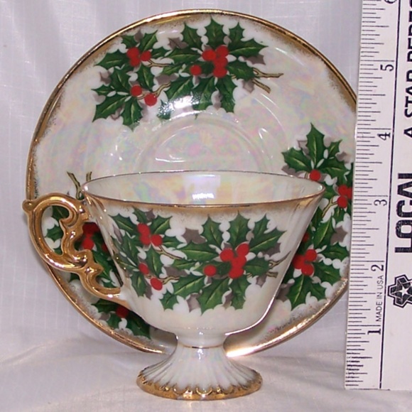 VTG - Ucagco Christmas "December Holly" Lusterware Tea Cup and Saucer - Picture 7 of 9